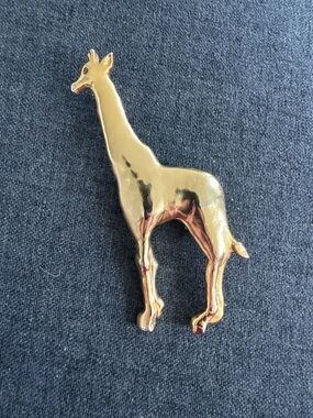 Gold Tone Giraffe Pin Brooch